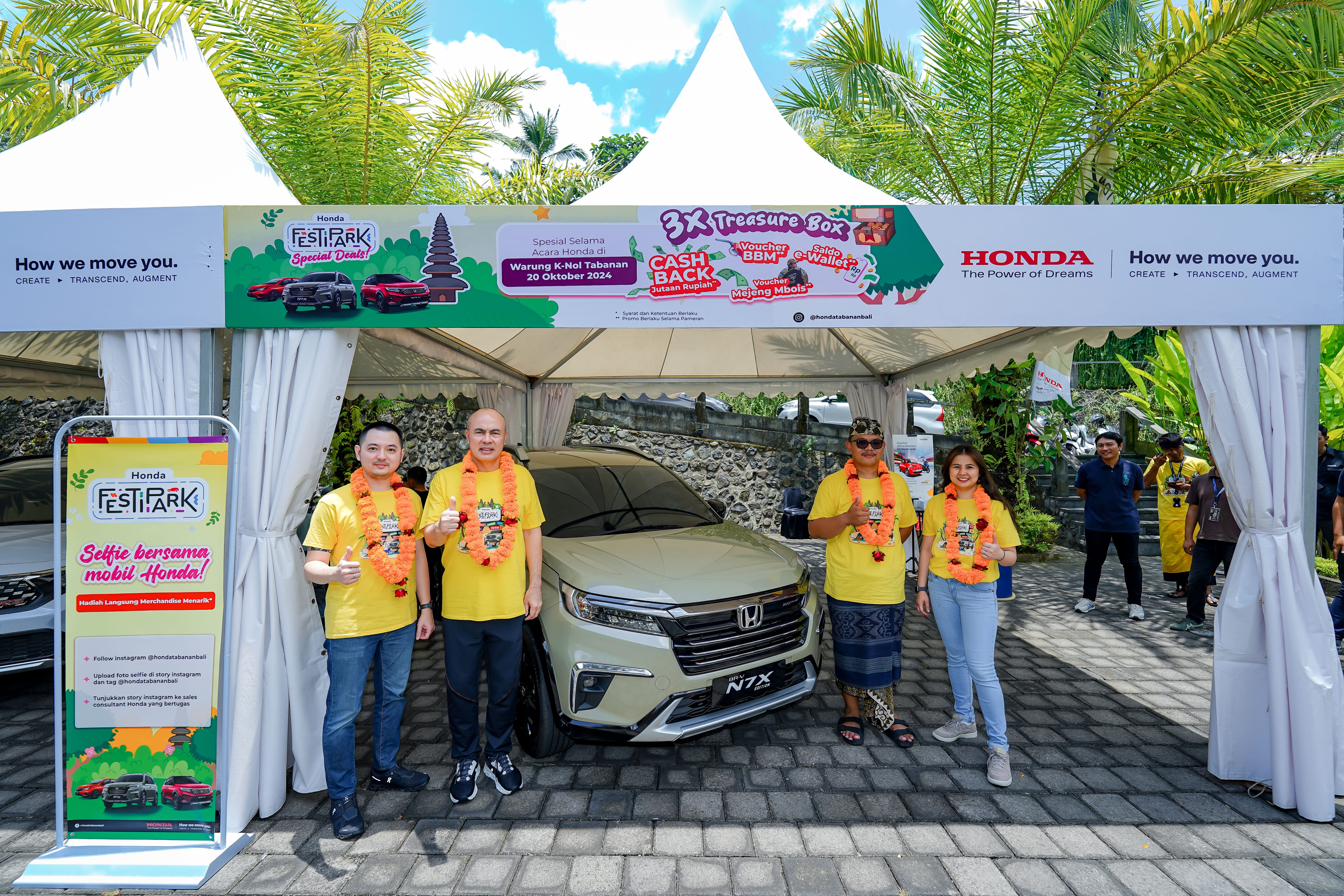 Calvin selaku Area Sales and Dealer Development Manager Honda Surabaya Center, Edwin Nugroho selaku Director Honda Bintang Tabanan, Anak Agung Gede Medika Putra selaku Sales Manager Honda Bintang Tabanan, Ingelina Aprilliawati Selaku Marketing Communication Manager Honda Surabaya Center